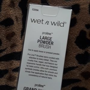 wet n wild Makeup - Wet N Wild Proline Large Powder Brush wet n wild Makeup - Wet N Wild Proline Large Powder Brush